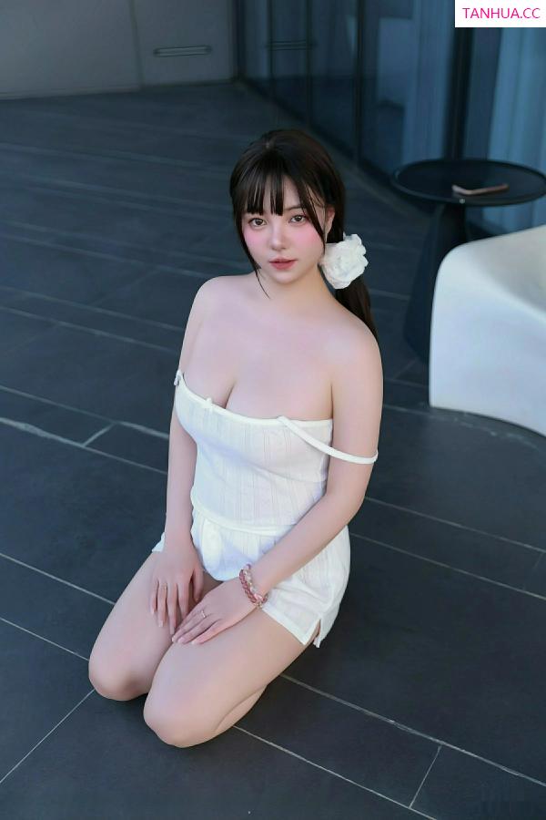   [XiuRen]高清写真图 2025.10.09 No.10841 软情 性感吊带第21张图片